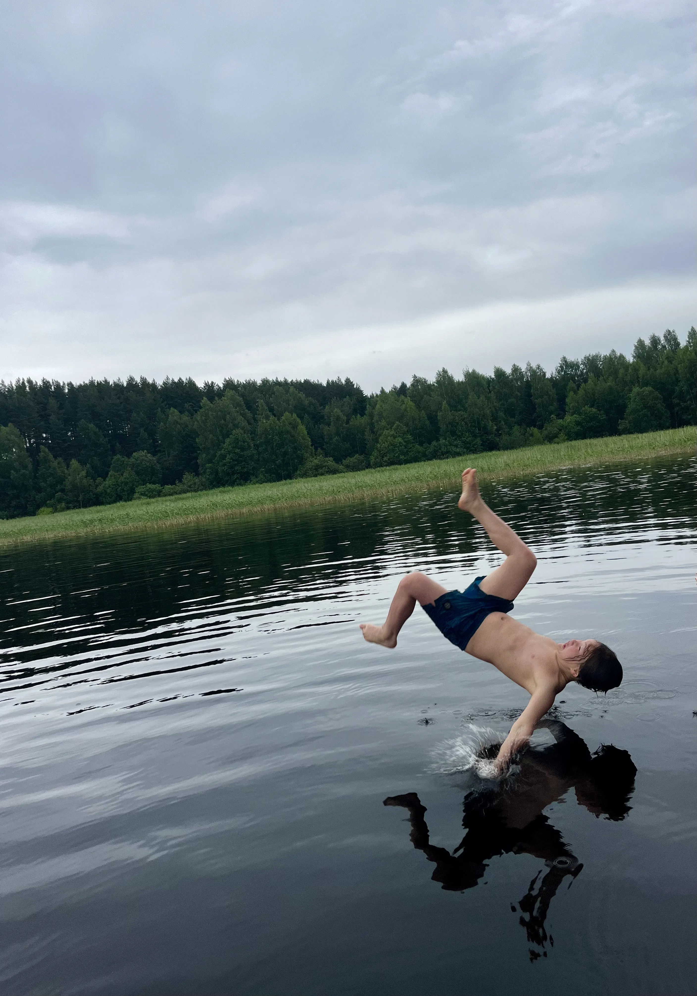 Мгновенье в отражение.