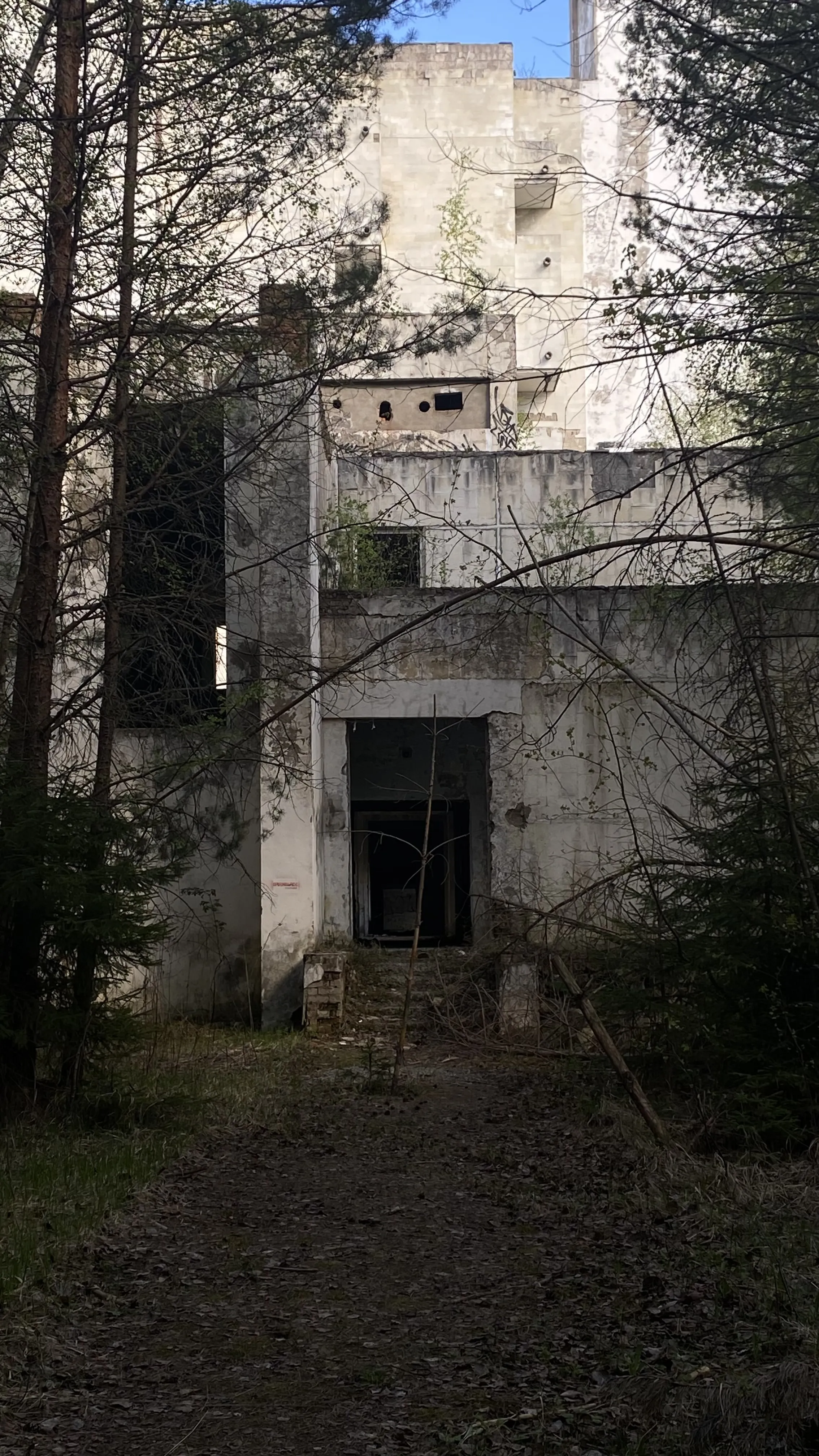 Заброшен