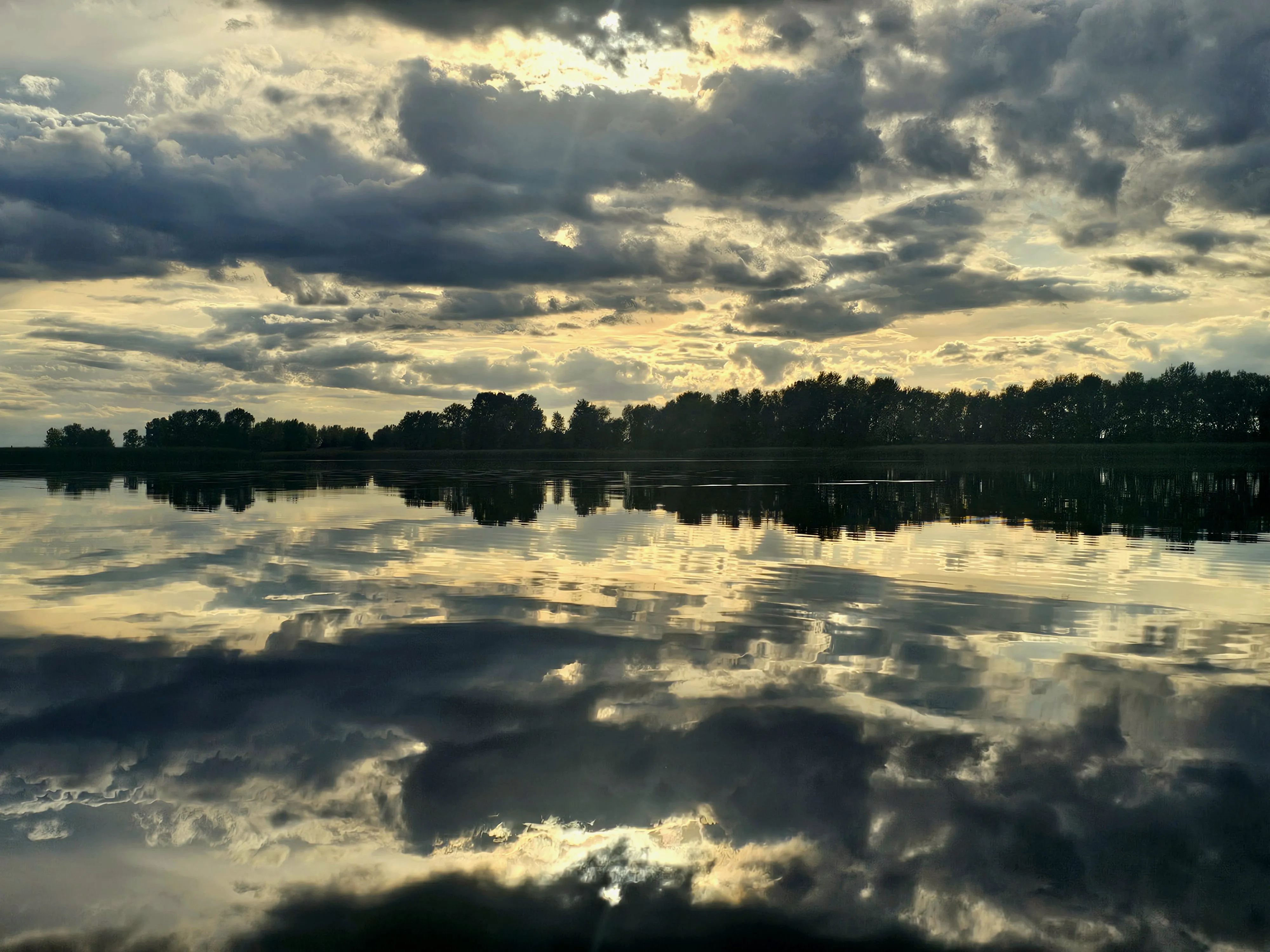 На реке
