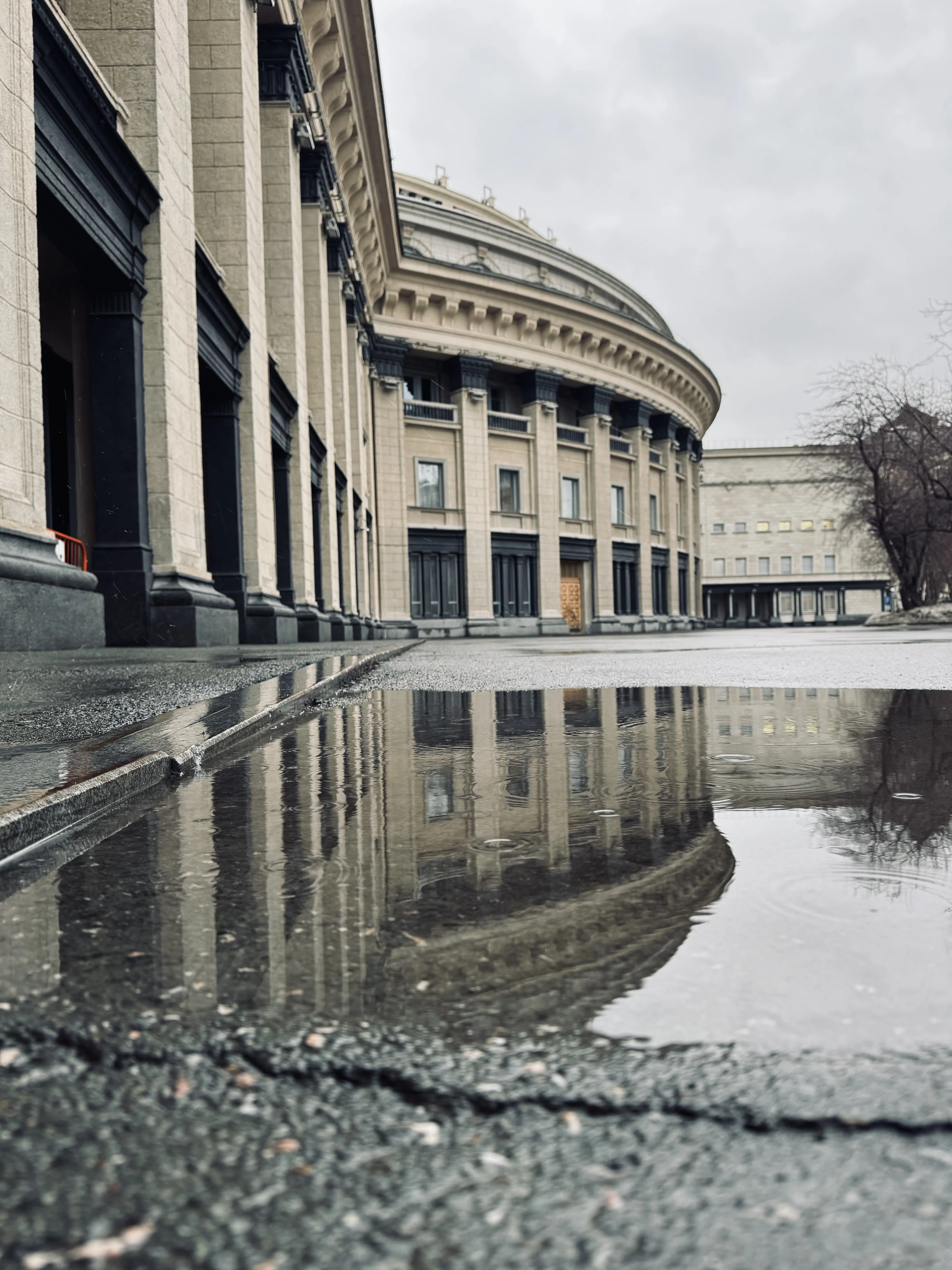 Пока город молчит