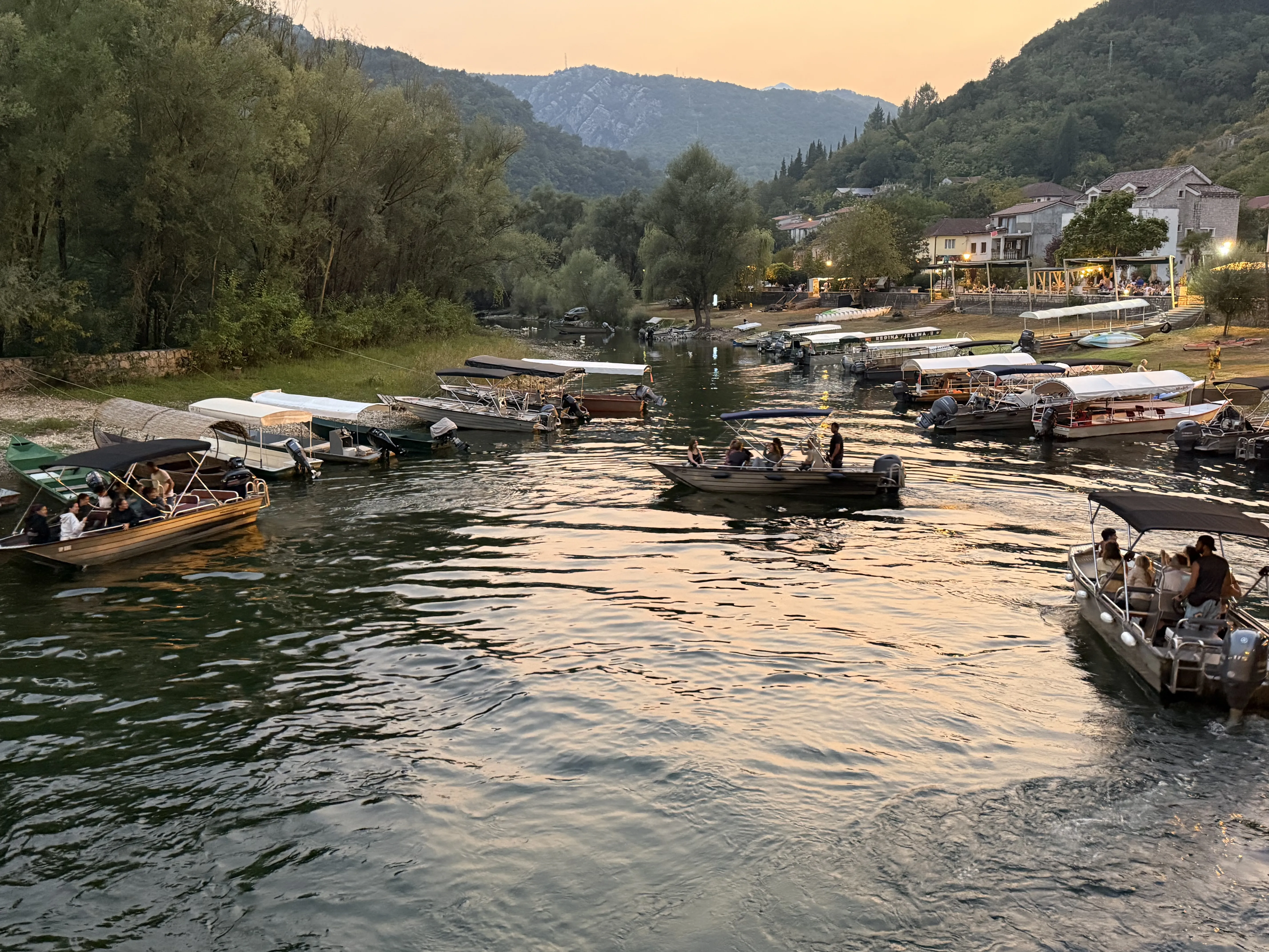 Лодки на Риеке Црноевича