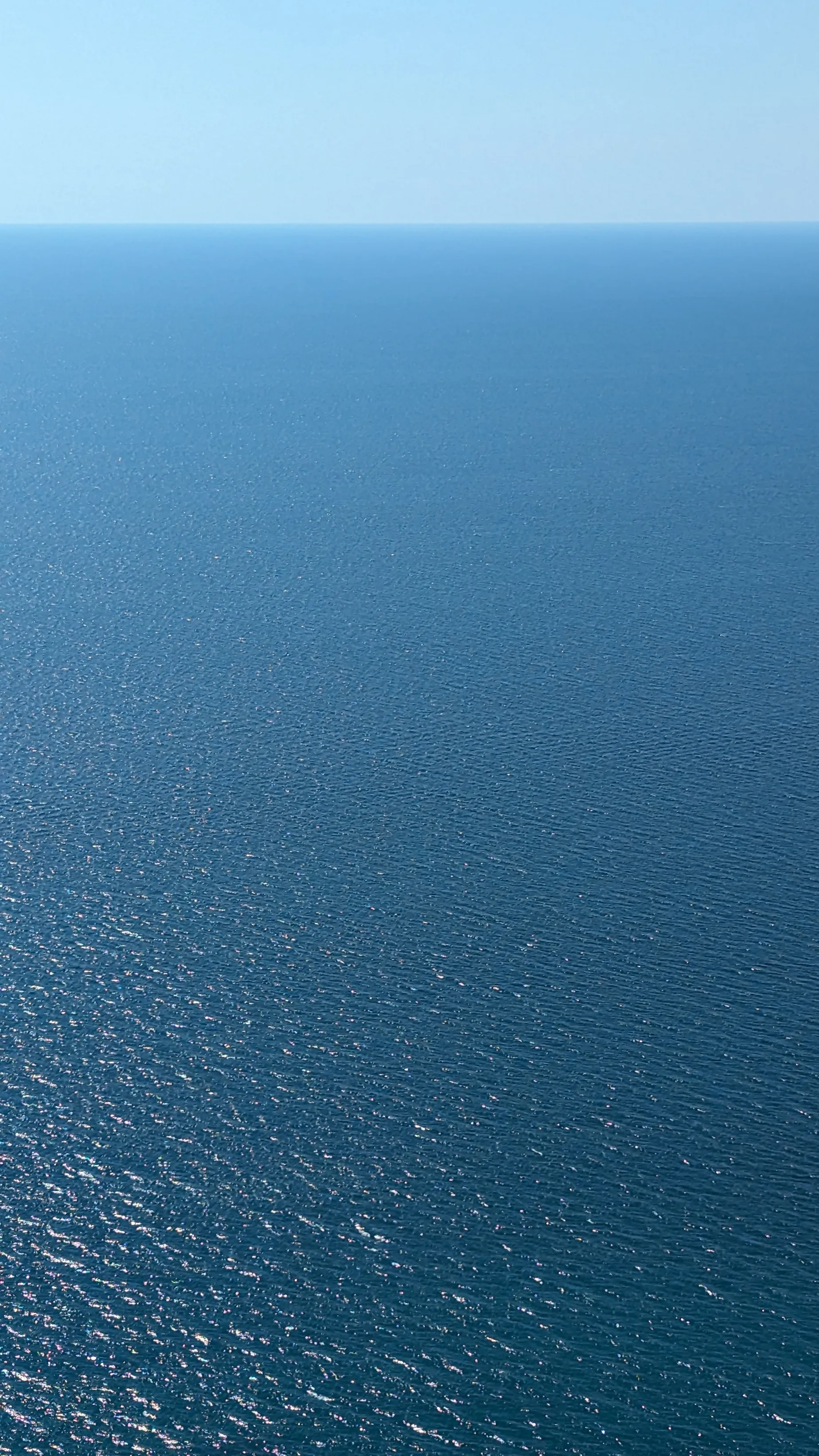 Глубокое синее море