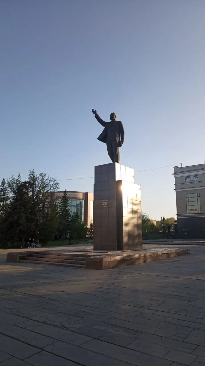 "Солнце светит, но не греет"
