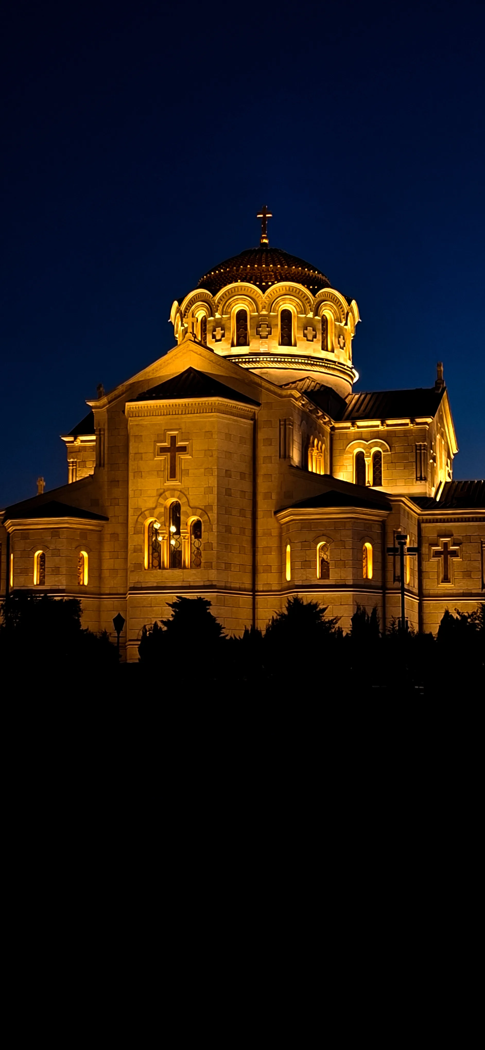 Храм в синеве