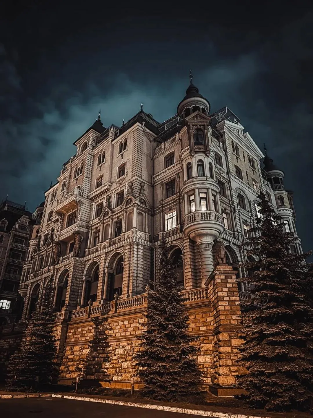 Дворец теней и тайн