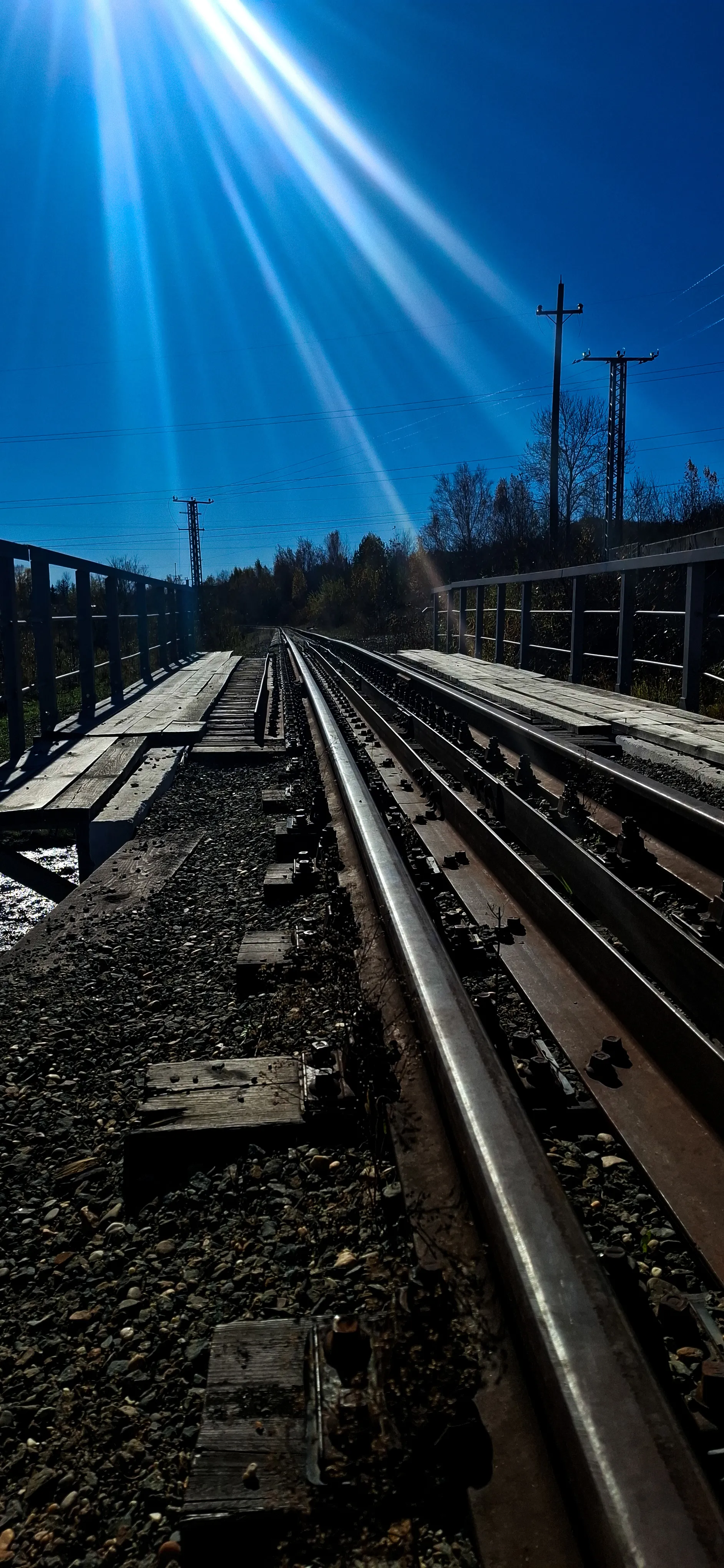 Мост в лучах