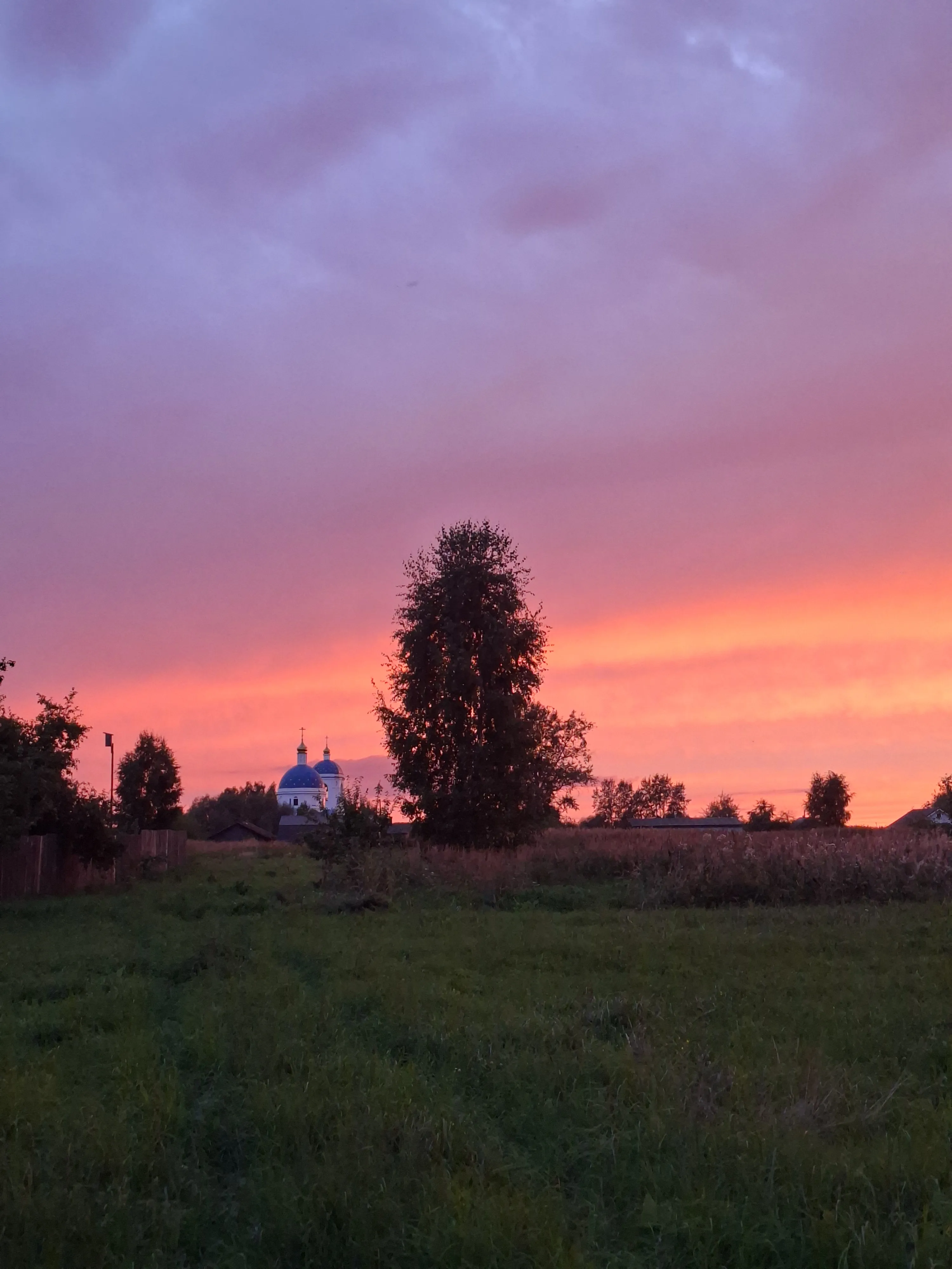 В деревне на закате