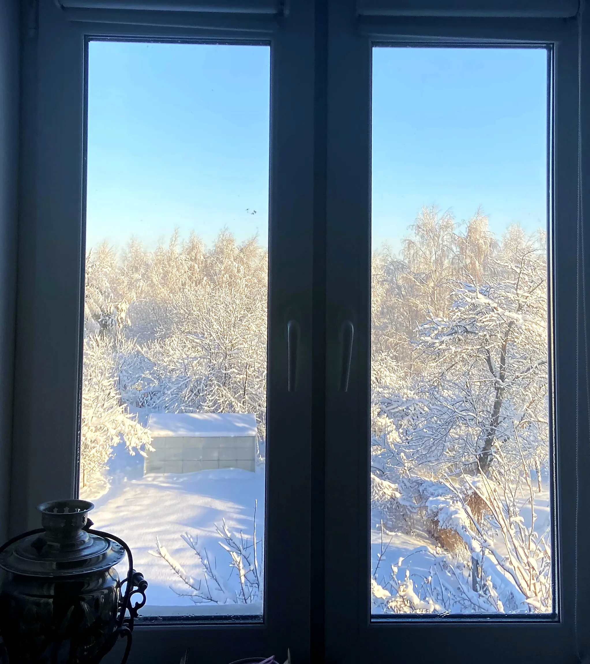Из окна