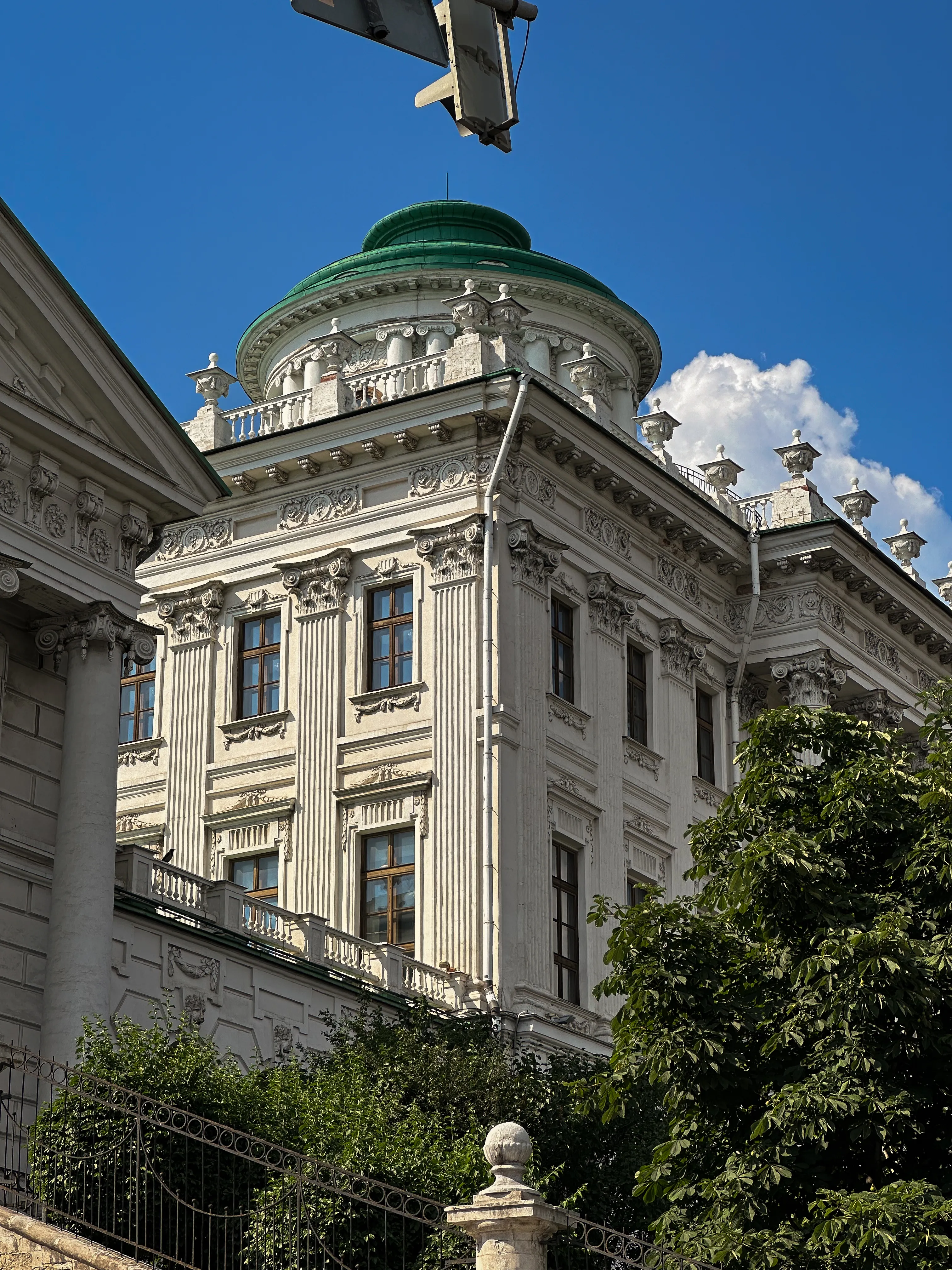 Дворцовая архитектура