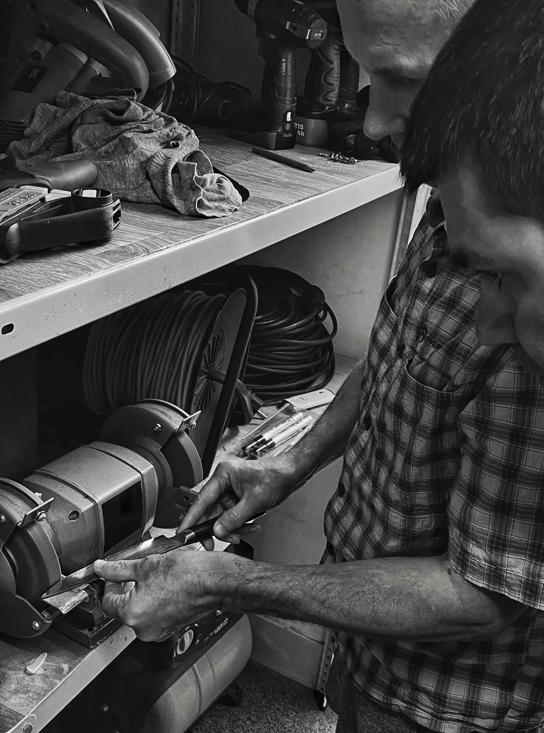 По плечу