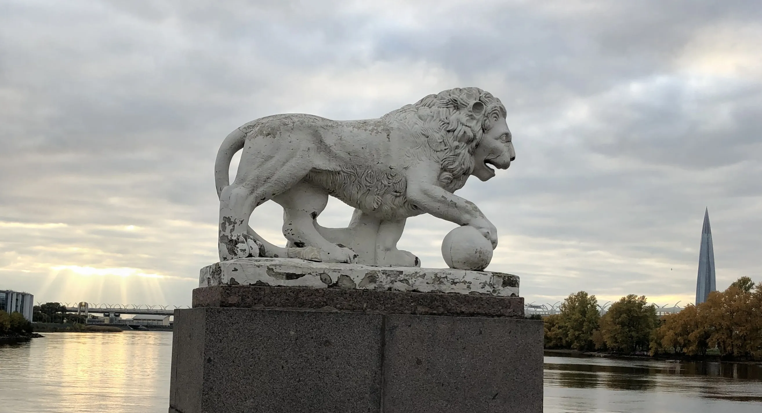 Камень и стекло