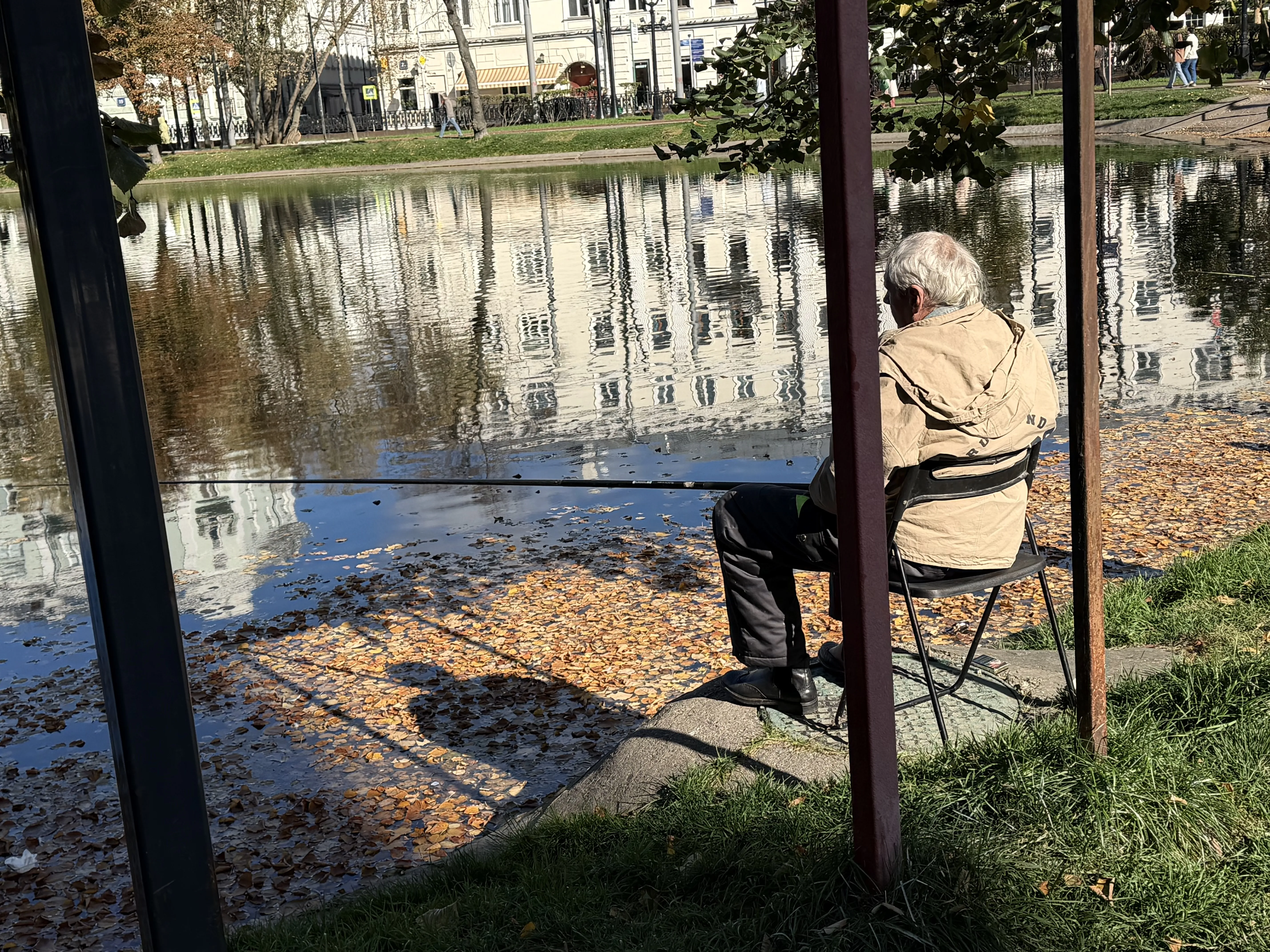 Рыбак в свету